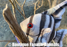 Charger l'image dans la galerie, Poisson scalaire en peluche